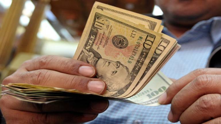 dollar-transaction-cash-money-finance-770x433