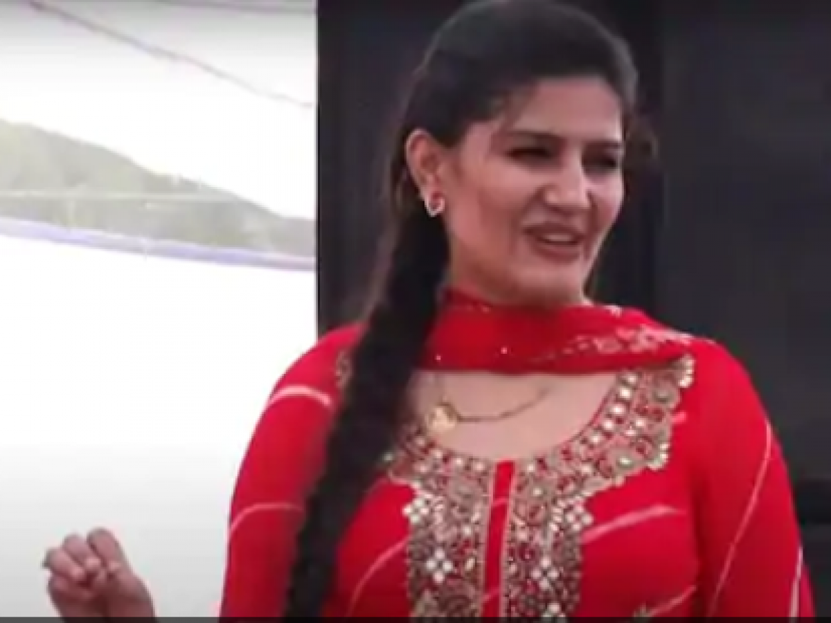 Sapna Chaudhary did a bang on English medium, this Haryanvi dance will blow  your senses - Business League