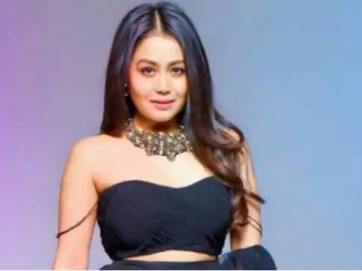 Neha Kakkar made cow dung on the demand of a child on the stage of 'Saregamapa Little Champs', Singer's reaction will be missed – watch funny video - Business League Neha Kakkar made cow dung on the demand of a child on the stage of 'Saregamapa Little Champs', Singer's reaction will be missed – watch funny video - Business League