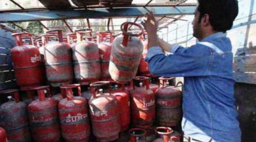 LPG Latest Price: Big news! LPG cylinder Rs 300 cheaper in festivals, take advantage immediately