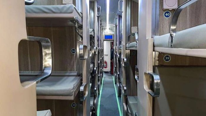 Indian Railways: Imporatnt news! Why are AC coaches installed in the middle of the train? Know why