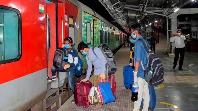 Indian Railways Rule Changed: Big news! Night traveling rule has changed in the train, know the new rule