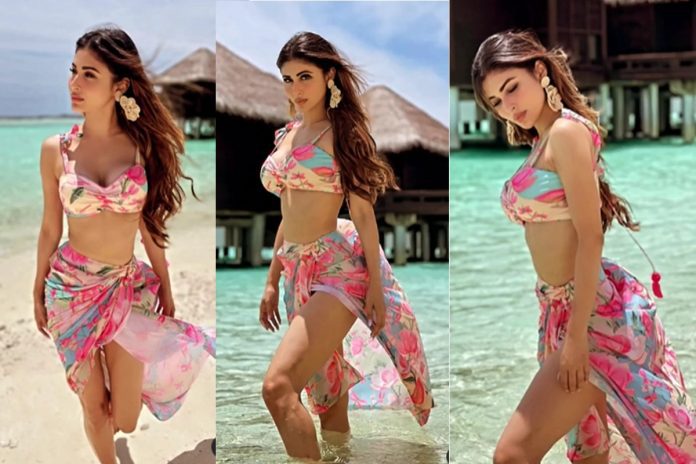 PICS: Mouni Roy showed her killer looks on the beach, seeing the picture, the fans said - 'Just Perfect'