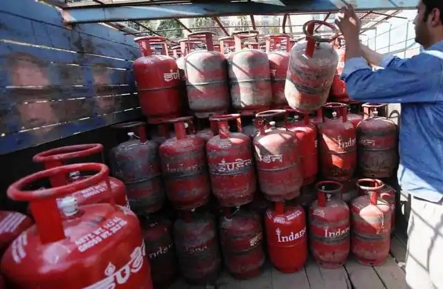 LPG cylinder Price: Gas cylinder becomes cheaper again, know how much rupees have been reduced now