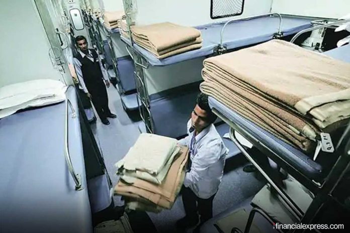 Indian Railways: Good news! Now you will get a sheet-blanket in the train! IRCTC told how you will get bed roll, know here