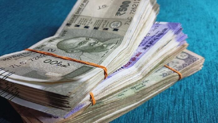 8th Pay Commission: Central employees will get big benefit, So much will the salary increase due to fitment factor and DA merger?