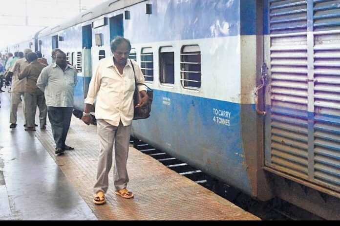 Indian Railways: Railway gave a shock to the passengers! Now these passenger will get discount so much, know here details