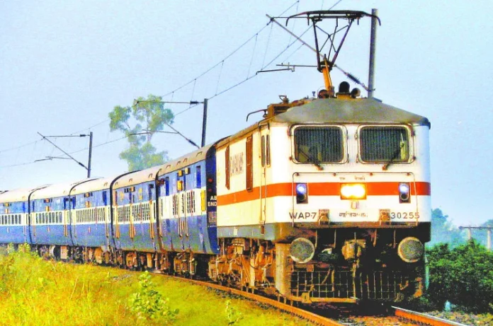 Railways New Trains: Good news for passengers! Railways announced 28 special trains for Holi, will get confirmed seats, book tickets quickly