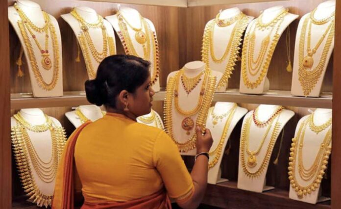 Gold Price: Big news! Gold became cheaper by Rs 3,235 from the record rate, know the latest rates