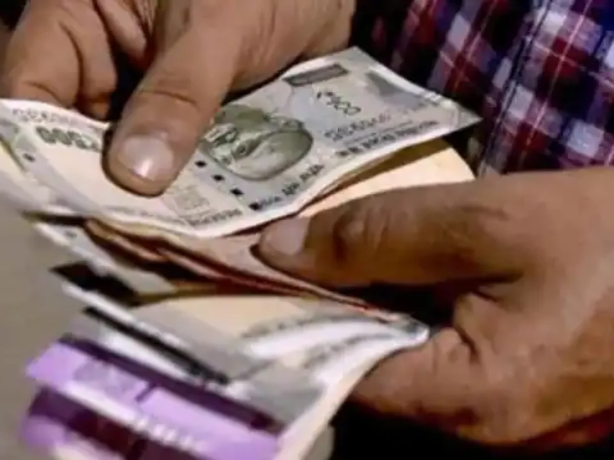 Central employees pension withdrawal rule changed! Now employee withdrawal  only 40% pension amount, know details here - Business League