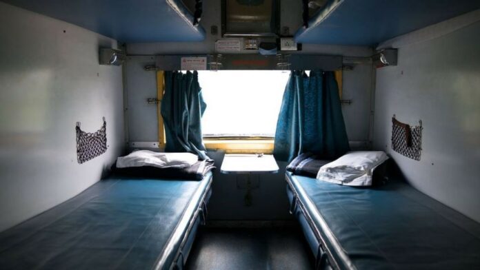 Indian Railway: Railway's new rule for senior citizens, now you will get confirmed lower berth, IRCTC told the way