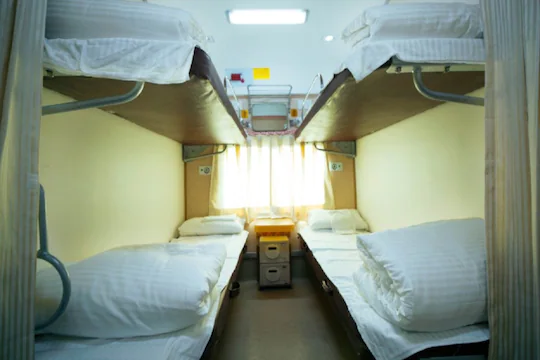 Bedroll Facility: IRCTC has given this big information about bedroll, this facility is available in these trains, check the complete list