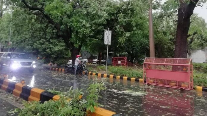 IMD Alert: Yellow-orange alert of rain in 17 states today, Strong wind-hail alert, know complete details