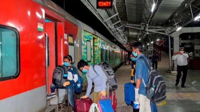 Indian Railways: Good news for passengers! Railways added 62 more special trains for Holi, check routes & other details