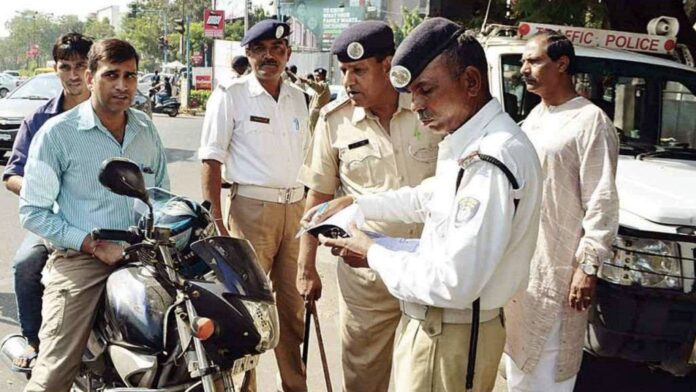 New Traffic Rule: Now the challan will be deducted even if there is less petrol in the bike tank, know how much will be fined..