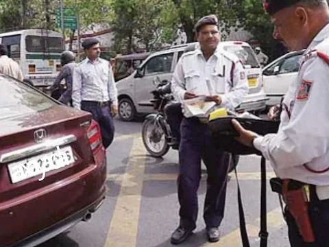 Traffic Challan Rules: Big news for vehicle holder! Do not do this work at all in a moving car, ₹28,000 challan will be cut