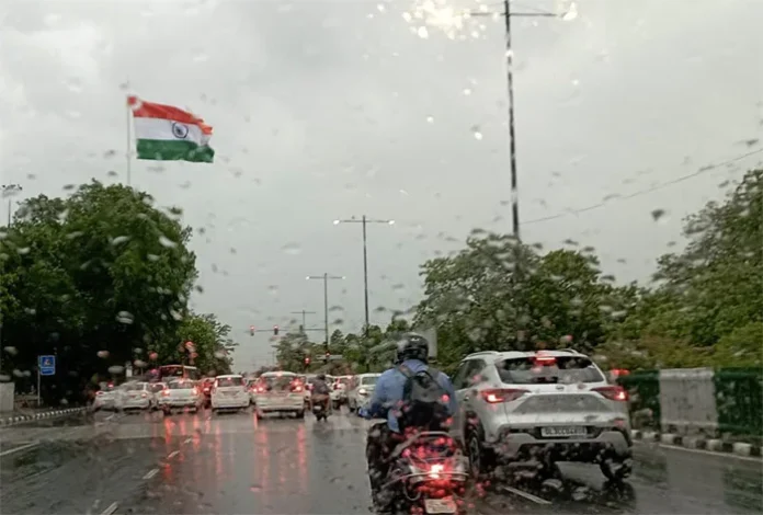 IMD Alert! Heavy rain warning in 20 states till August 27, red-orange alert issued, know your state details