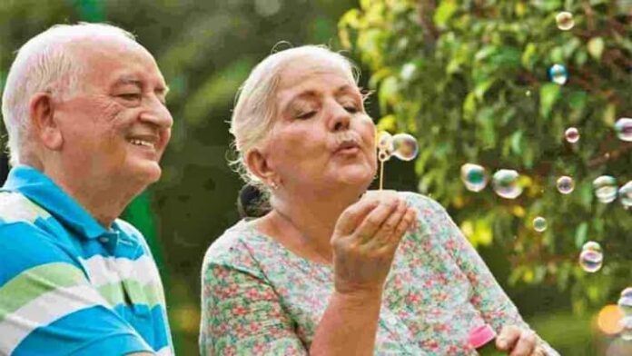 Senior Citizens FD Rates: Banks are giving interest up to 8.25% on FDs to senior citizens, check details
