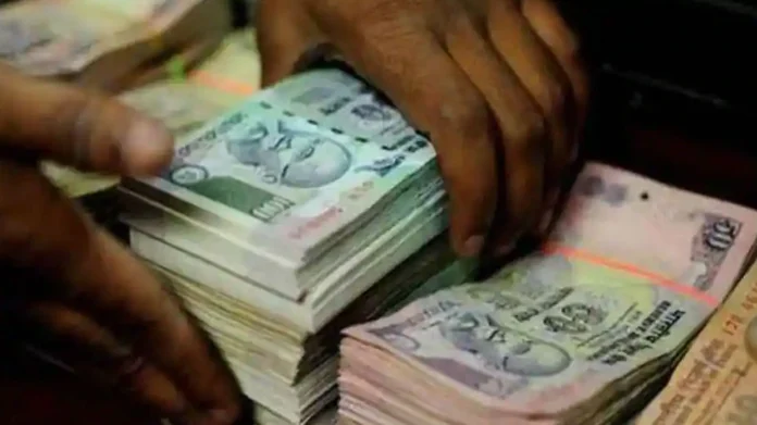 FD Interest Rate: This bank is giving bumper interest on FD, you will get a profit of Rs 31600 if you invest for 444 days