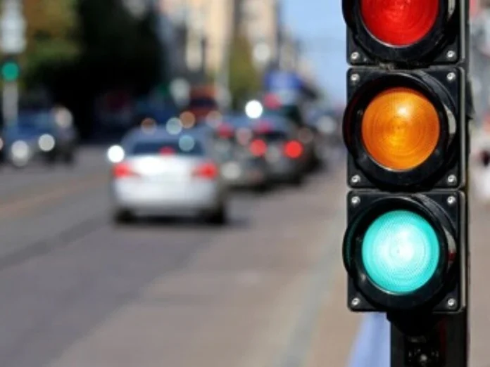 Red Light Jump Challan: Never do this mistake at red light, then the challan is cut secretly; check like this