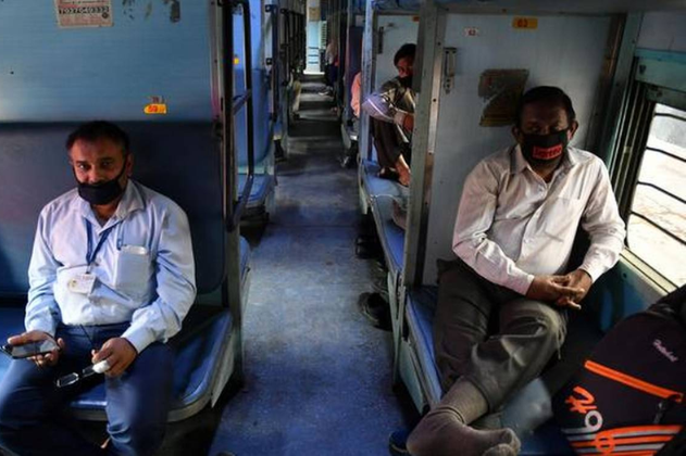 Indian Railway rules changed: Now you can travel on another person's ticket, TTE will not stop, know here the new rules of IRCTC