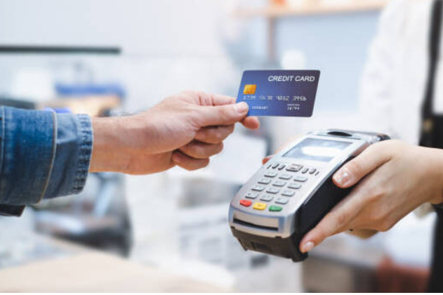 Credit Card Charges Increased: Big news for credit card holders! Extra charges will be levied on paying the rent with the credit card of these banks.