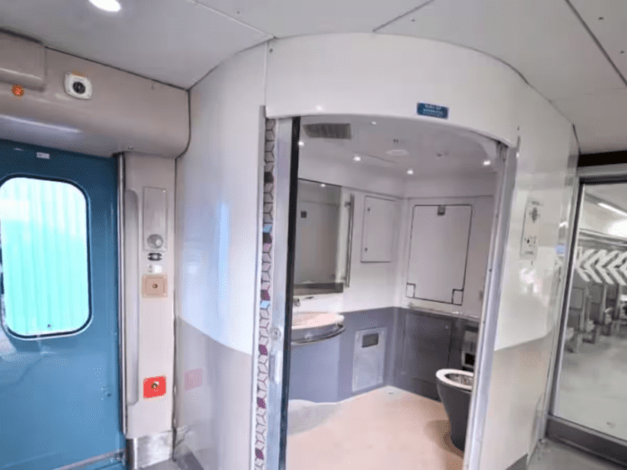 Vande Bharat train: Big step taken by Railways regarding cleanliness in Vande Bharat train, alarm will be raised if foul smell comes from toilet