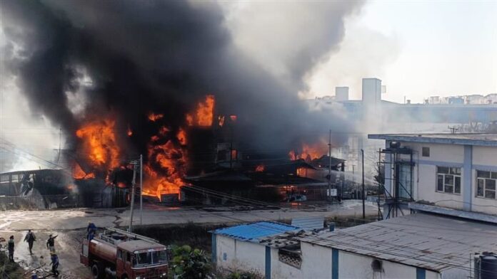 Himachal Fire Breaks: Massive fire breaks out in cosmetic factory in Solan, one dead, 29 injured, search for 9 people continues