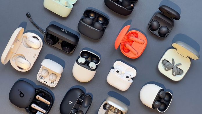 What is the difference between Earbuds and AirPods ? Which of the two is better, know here