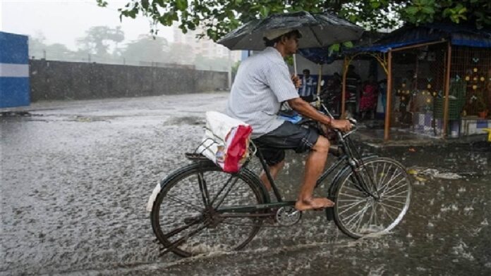 UP Rain Alert: Heavy rain in these districts of UP in the next 3 hours, lightning warning also