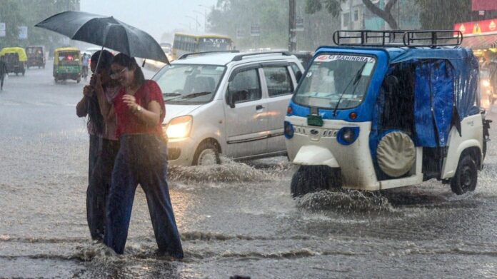 UP Weather High Alert! Heavy rain alert issued for these districts only today; Know the forecast