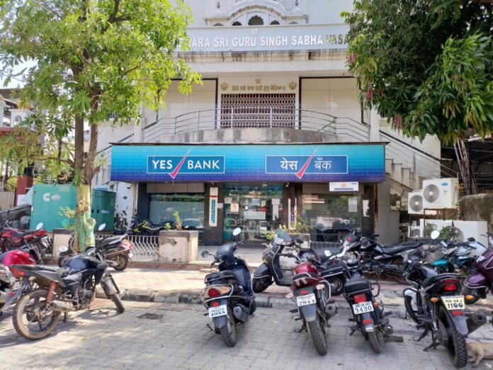 YES Bank will implement new fee rules for salary, defense and merchant accounts from October 1, 2025