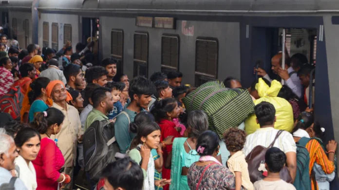 Chhath Puja Travel Alert: Railways is running more than 1000 special trains, check the timetable Chhath Puja Travel Alert: Railways is running more than 1000 special trains, check the timetable