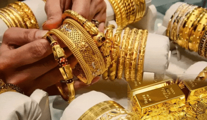 Gold Rate Today : Record-breaking fall! Gold prices fall by ₹4,000, see the price in your city