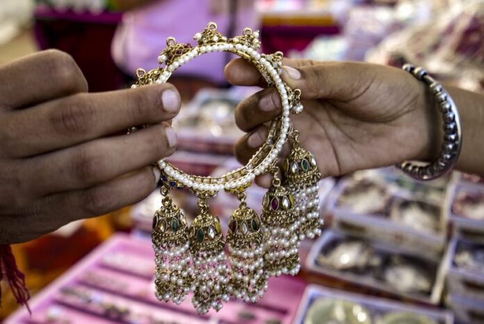 Gold and Silver Price Today: Gold and silver prices rise for the second consecutive day