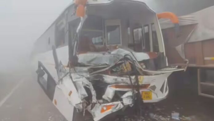 Fog wreaks havoc from UP to Haryana, vehicles collide in Rewari and Greater Noida due to low visibility Fog wreaks havoc from UP to Haryana, vehicles collide in Rewari and Greater Noida due to low visibility