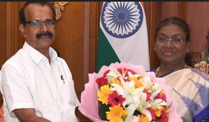 qvl08ku_george-kurian-and-droupadi-murmu_625x300_23_June_26
