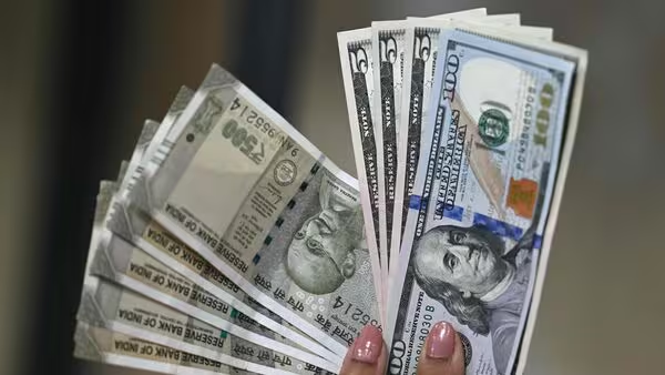 FILES-INDIA-US-TRADE-TARIFF-DIPLOMACY-4_1768299503_1777968551431_1777968551738 Rupee Slips 10 Paise to 95.28 Despite Lower Brent Crude